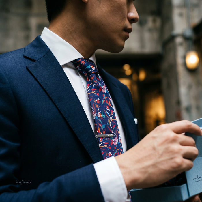'ORCHID BATIK & COLOURFUL SINGAPORE' Silk Tie & Pocket Square Gift Set